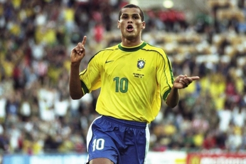 端有了一个 端有了一个